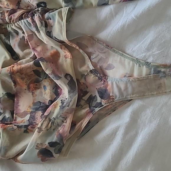 Floral Bodysuit - Picture 4 of 4